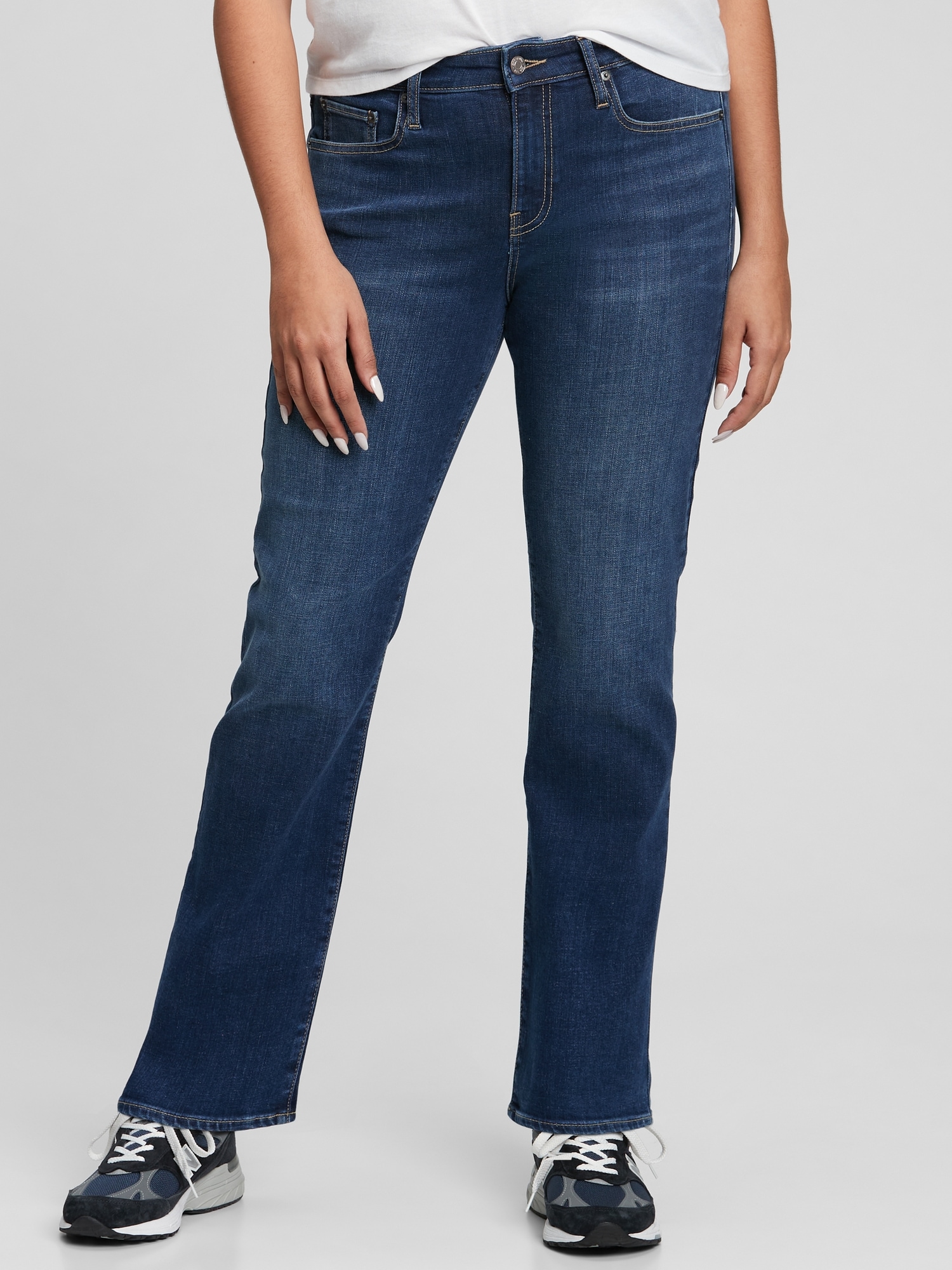 lanthan Besættelse basen Mid Rise Classic Straight Jeans with Washwell | Gap Factory
