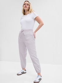 GAP Twill Joggers for Women with Pockets, Mid-Rise with Elastic at Back  Waist Leggings for Women, Casual Relaxed Fit Cargo Pants - Four Leaf Clover  Small at  Women's Clothing store