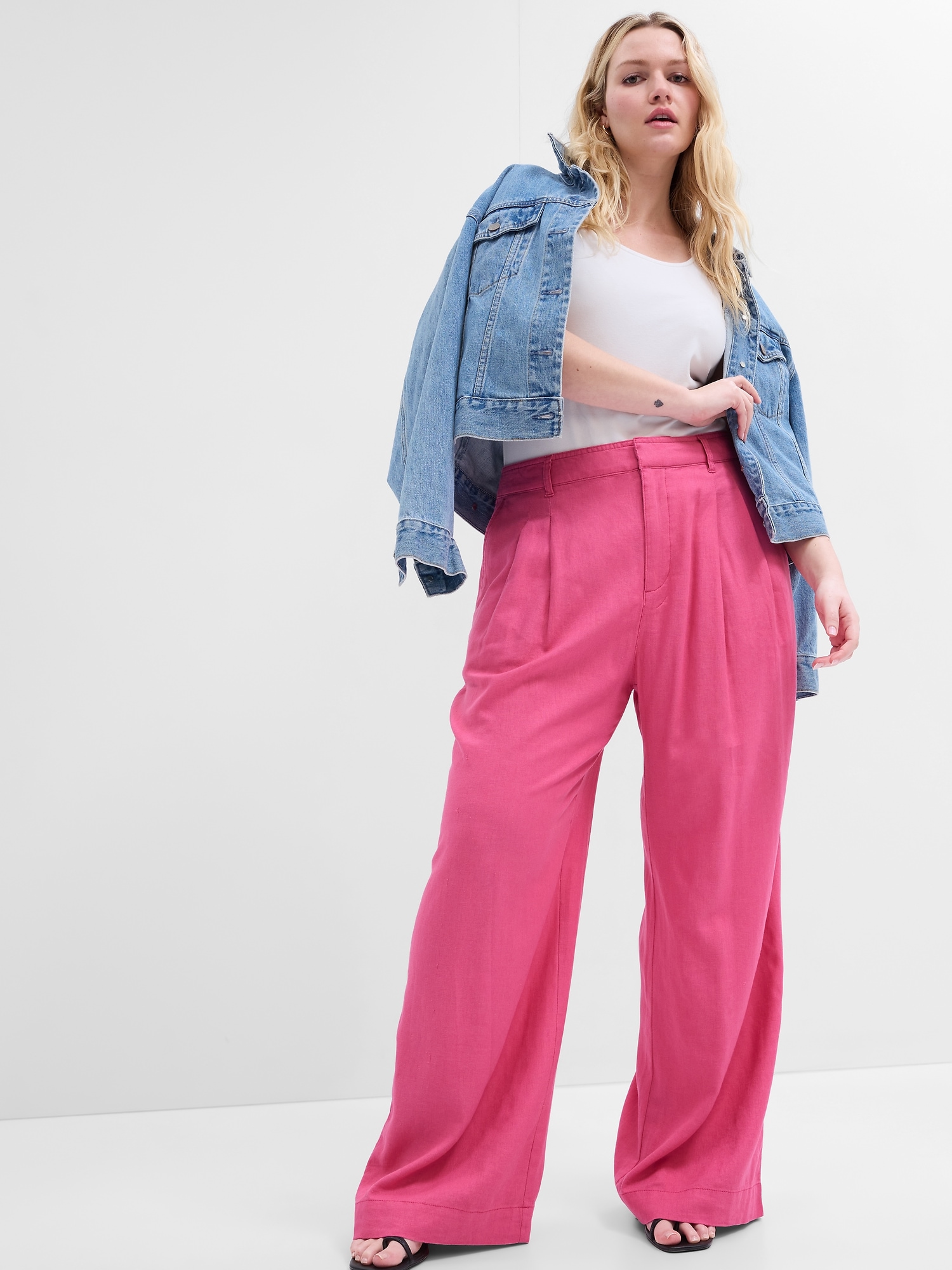 High Rise Wide-Leg Pleated Trousers