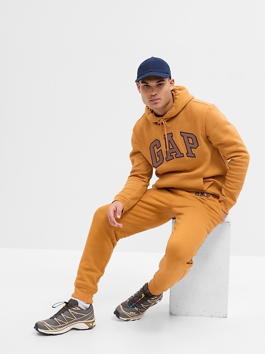 GAP Men's Logo Fleece Joggers, Turkish Coffee, X-Small : :  Clothing, Shoes & Accessories