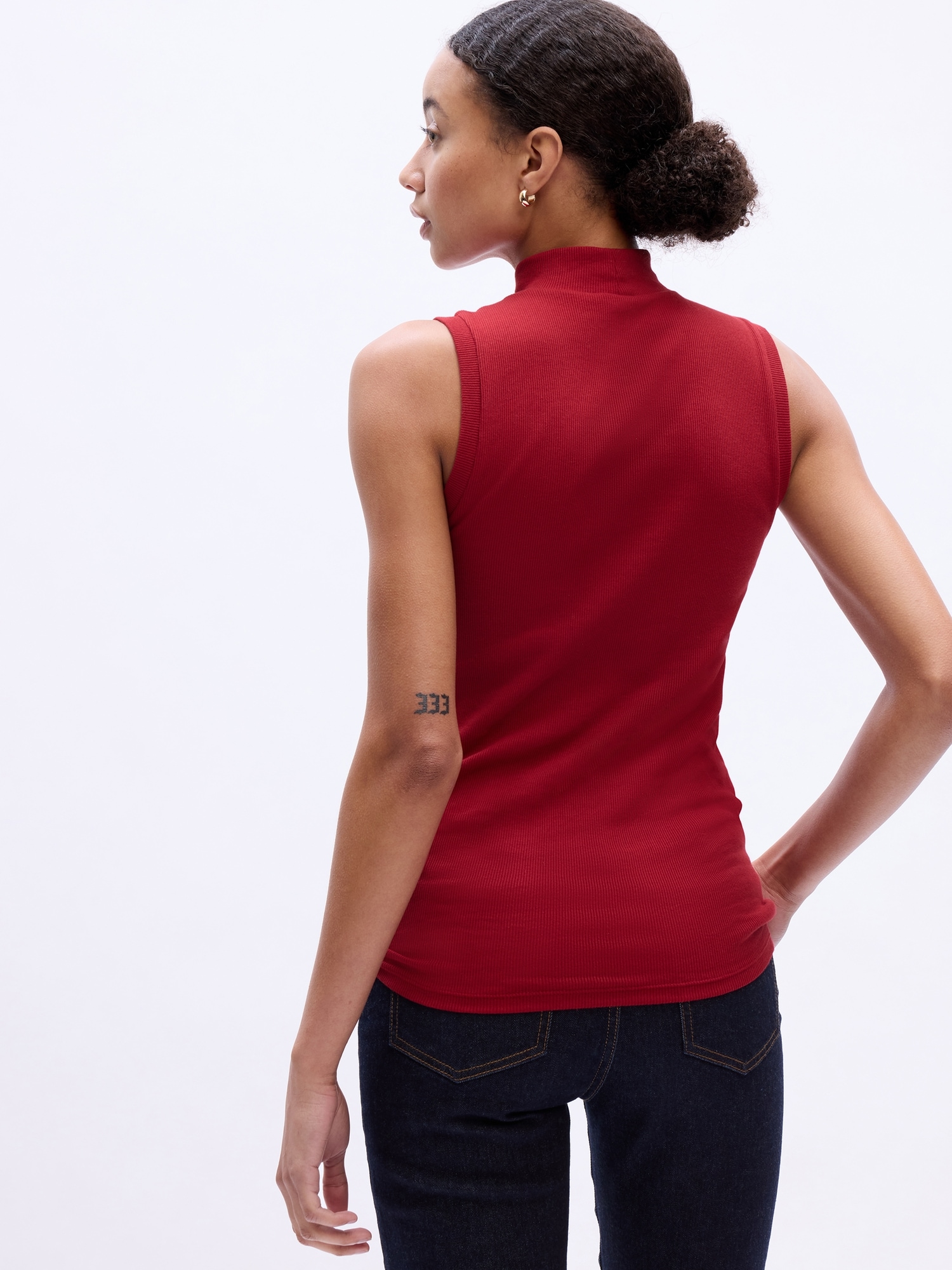 Fitted Sleeveless Mockneck T-Shirt | Gap Factory