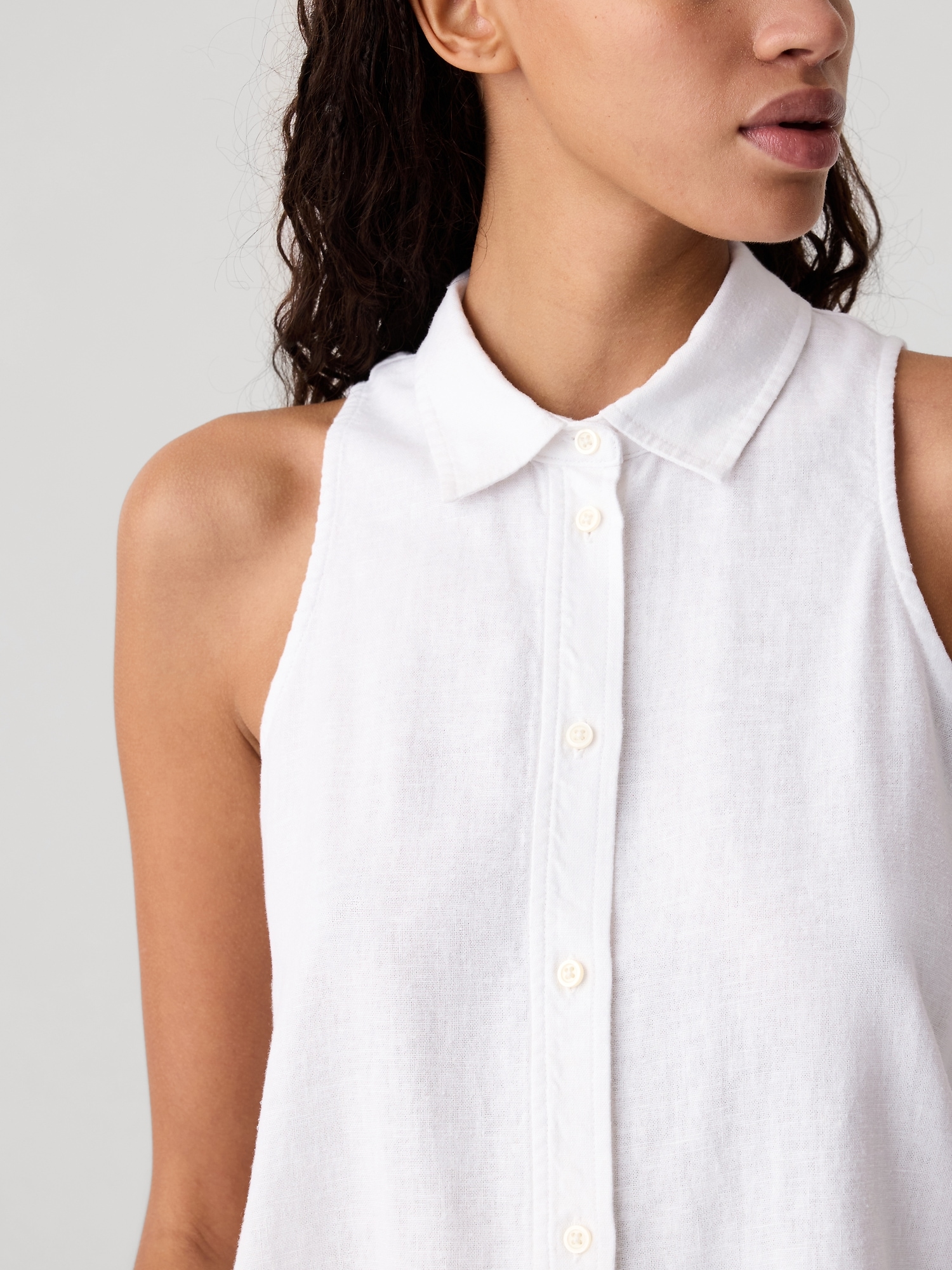 Sleeveless Linen-Blend Cropped Shirt | Gap Factory