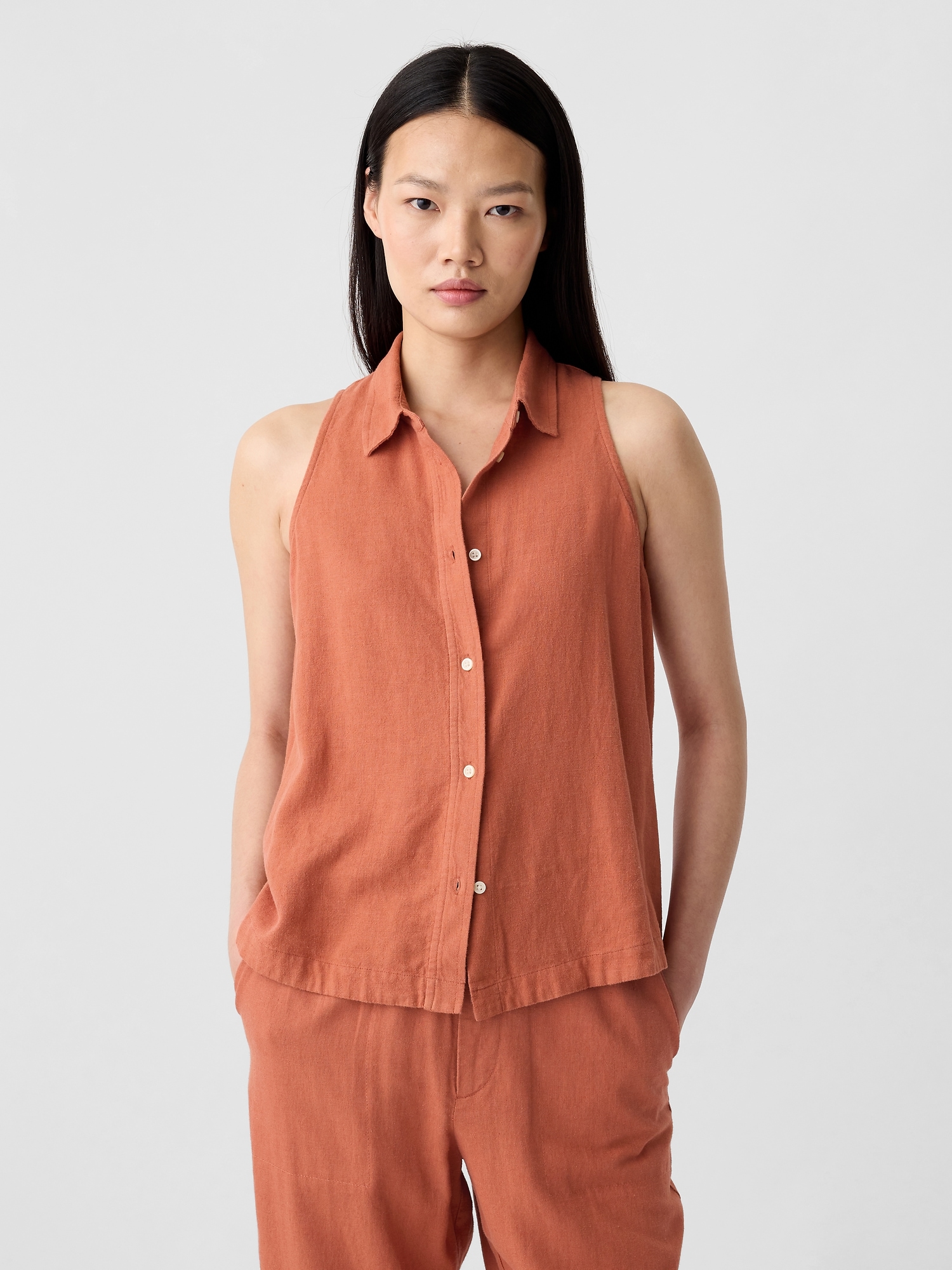 Sleeveless Linen-Blend Cropped Shirt