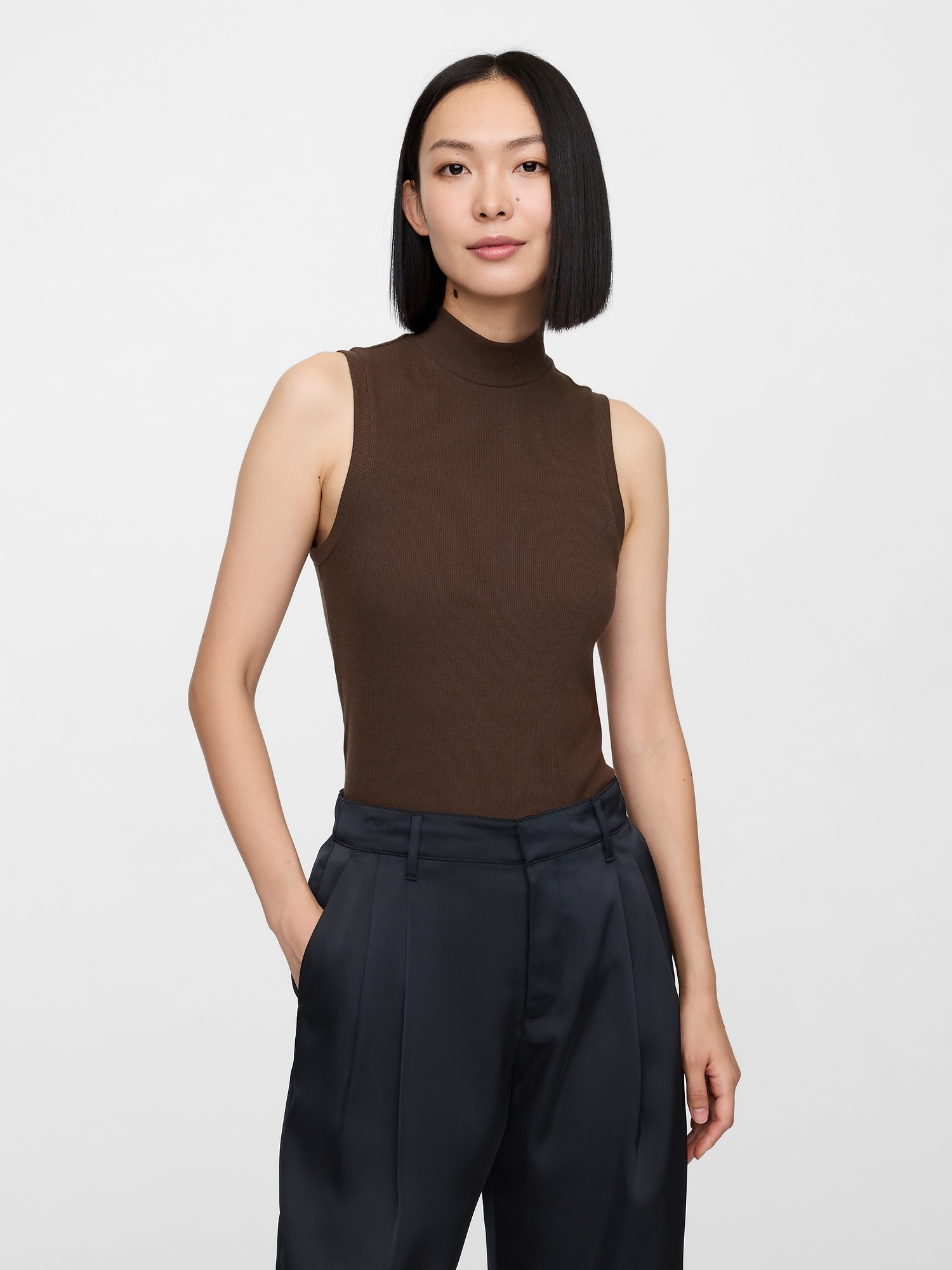 Ribbed Sleeveless Mockneck T-Shirt