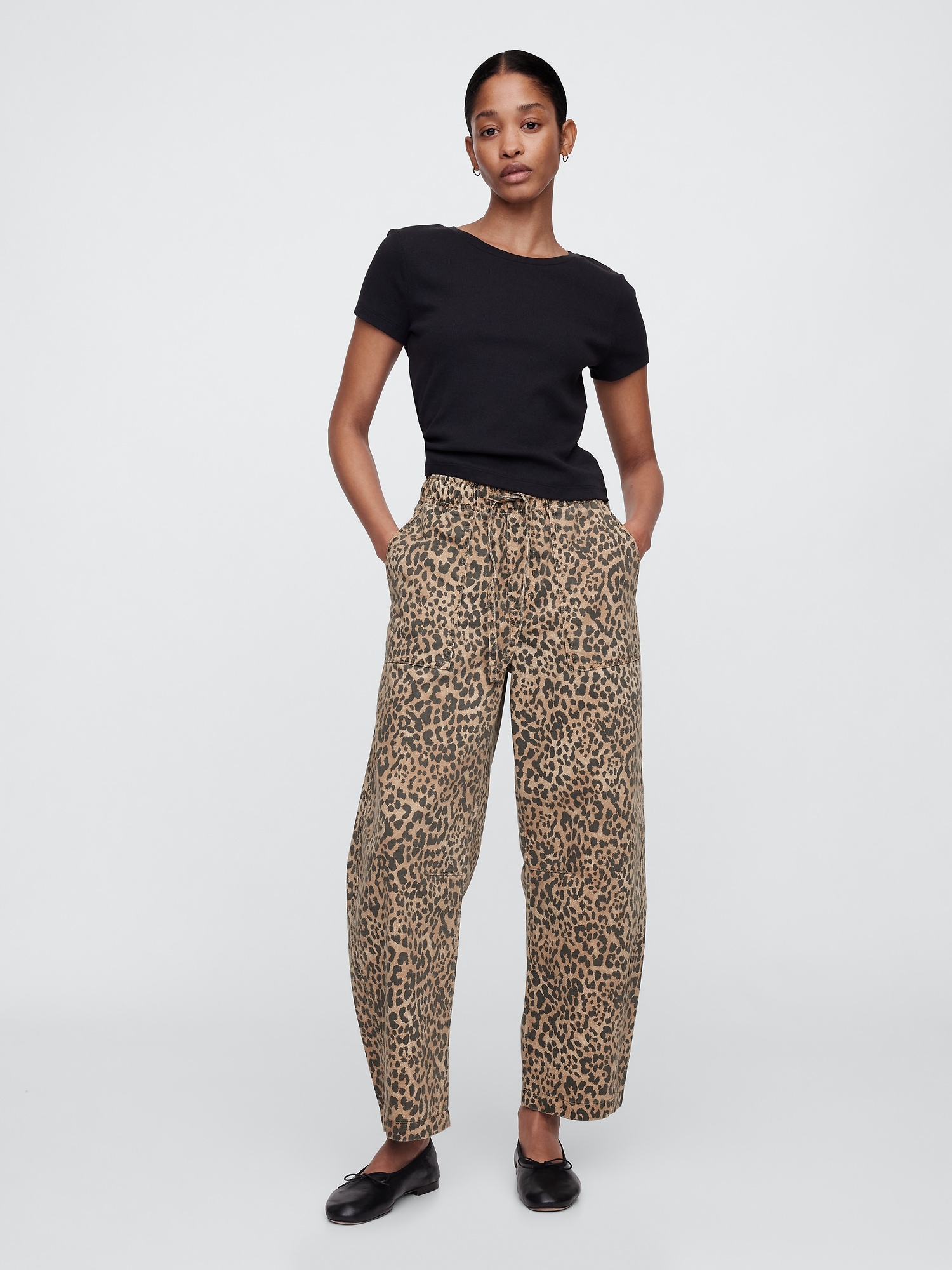 Mid Rise Print Pull-On Barrel Jeans